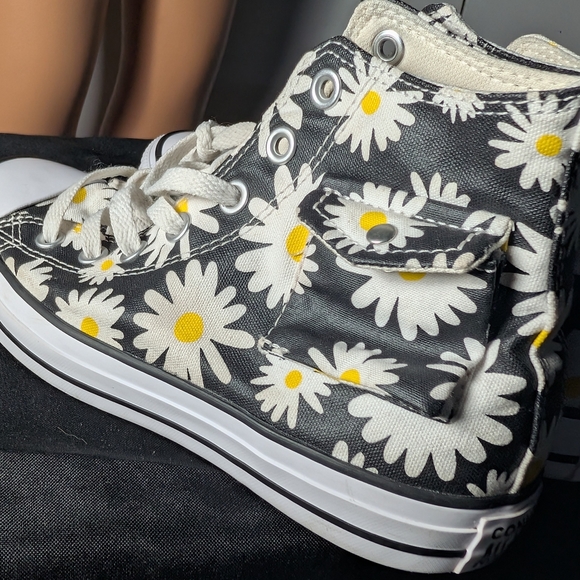 Converse Shoes - Converse All Star high top Daisies canvas trainers with pockets Size 7
